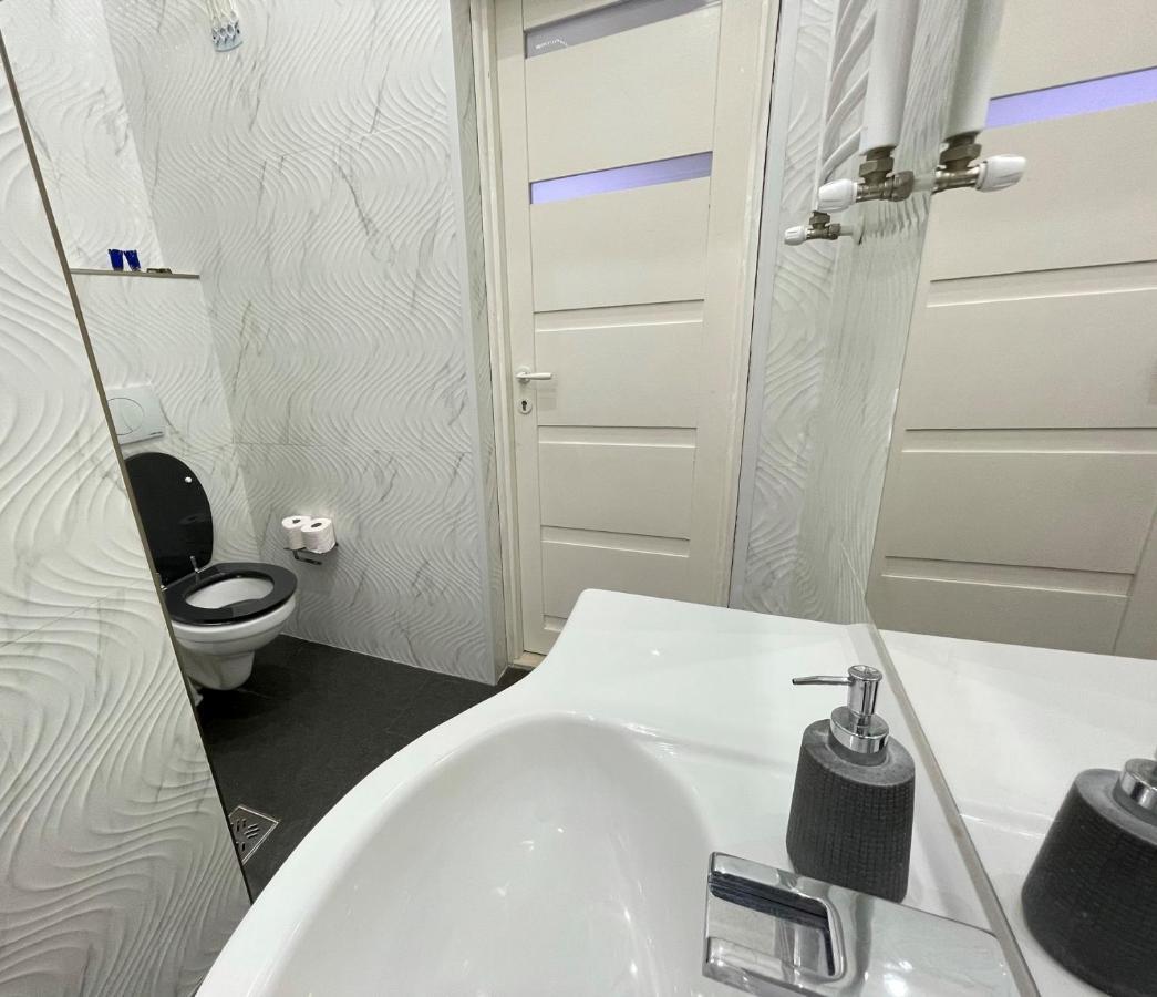 Luxury Ambiance Residency 4Br-2Ba *