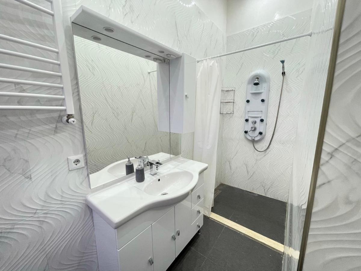 Luxury Ambiance Residency 4Br-2Ba